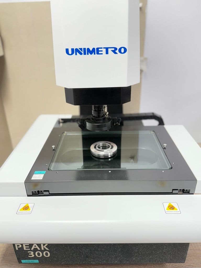 Wzorcowanie projektorów pomiarowych – pełne charakterystyki i świadectwo